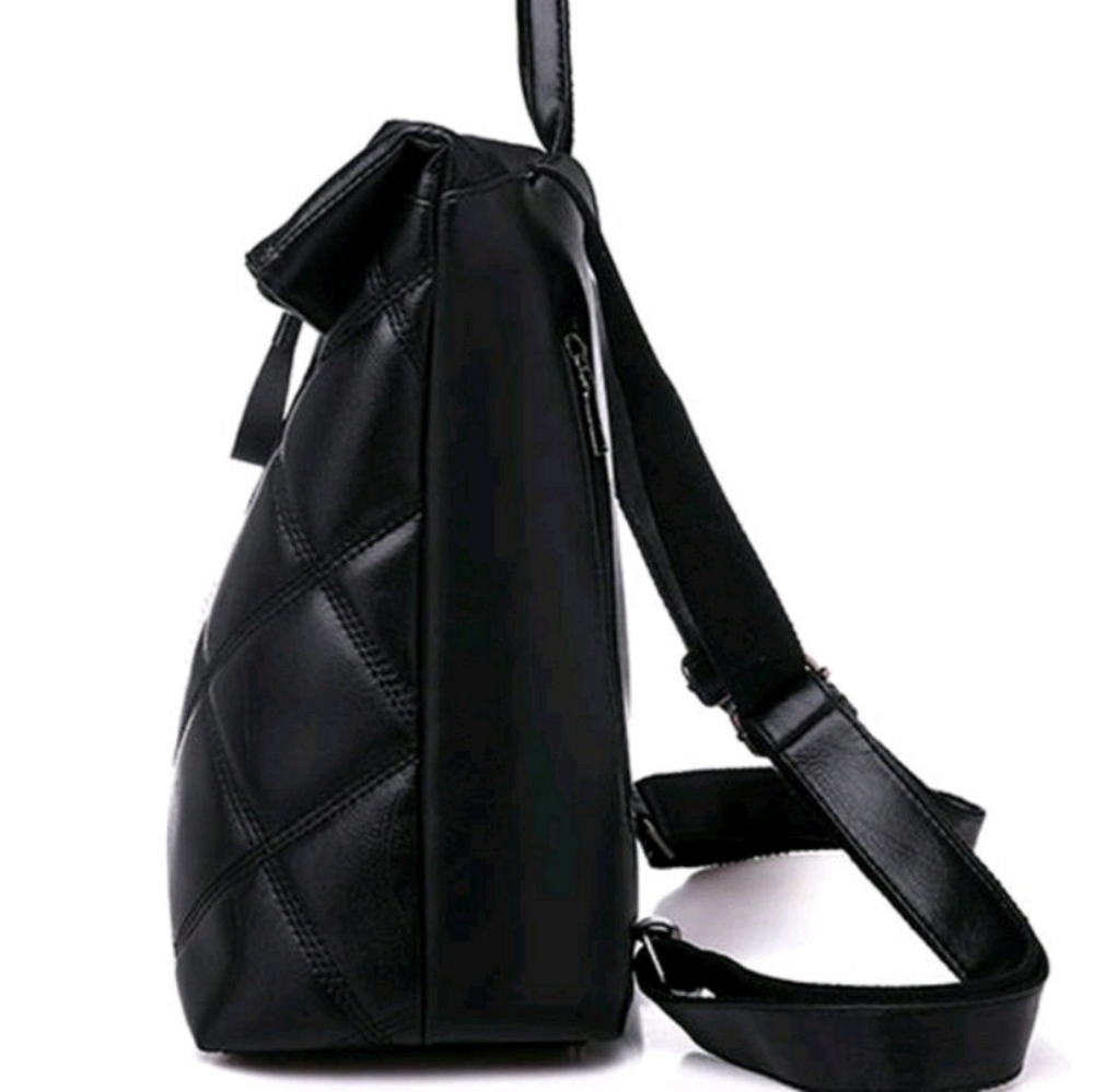 Black bookbag with rhinestone and quilted pattern - Picture 2 of 4